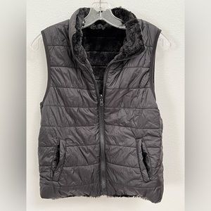 Daytrip Black‎ Faux Fur Reversible Vest size Small